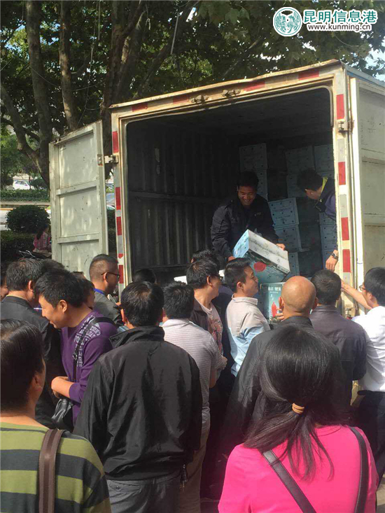 麗江“李勇雪桃”進(jìn)入最佳采摘期 14余噸運(yùn)抵昆明遭搶購 麗江“李勇雪桃”進(jìn)入最佳采摘期 14余噸運(yùn)抵昆明遭搶購