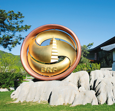 [砥礪奮進(jìn)的五年]中國(guó)成為國(guó)際舞臺(tái)最亮明星