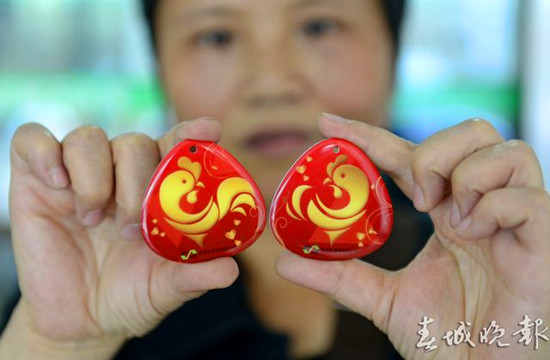 雞年生肖情侶公交卡開(kāi)賣(mài)