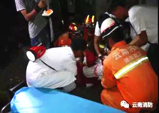 學(xué)生失足摔倒肩膀被鋼筋戳穿 德宏盈江消防緊急救援