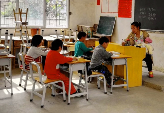 哺育（蔡世新/攝）