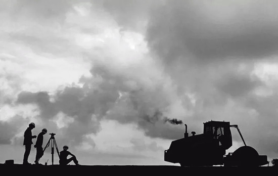 建設(shè)海南國(guó)際旅游島（柯才聰/攝）