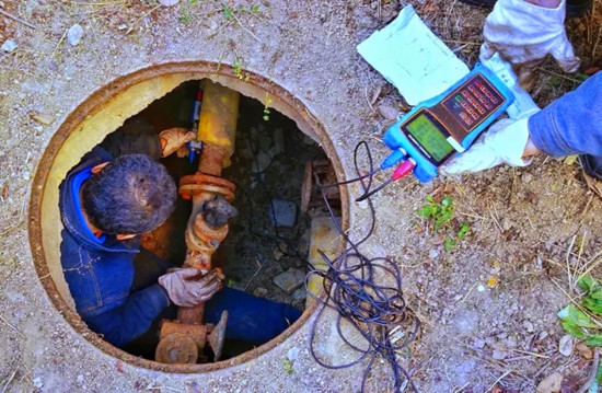 地下工作（王海/攝）