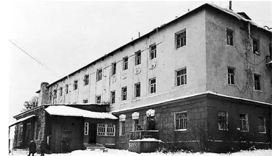 《黨章中的黨史》系列微視頻第二集《苦難鑄就輝煌——一塊老彈片的述說》