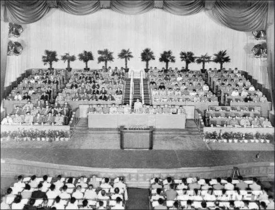 《黨章中的黨史》系列微視頻第二集《苦難鑄就輝煌——一塊老彈片的述說》