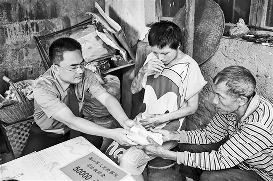 女子燒傷無錢治 檢察官送救助金