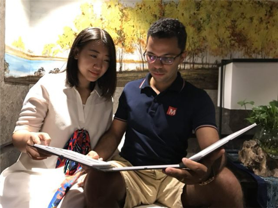 外國人的中國夢 巴西商人“石頭記”