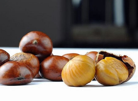 板栗好吃皮難剝 一招10秒搞定 板栗好吃皮難剝 一招10秒搞定