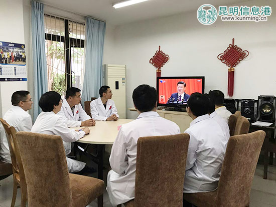 中國援非醫(yī)療隊觀看十九大開幕會實況直播 中國援非醫(yī)療隊觀看十九大開幕會實況直播