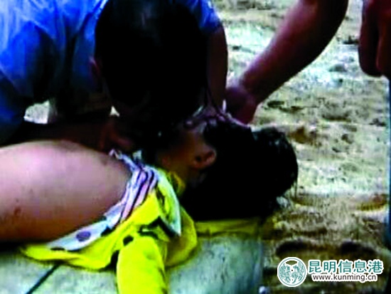女娃溺水昭通醫(yī)生跳海救人 6分鐘心肺復(fù)蘇挽回生命