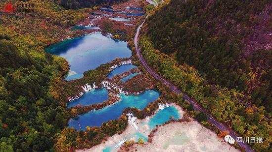 九寨溝震后首個(gè)秋:還是記憶中的童話(huà)世界