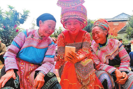 云南省各族干部群眾堅決擁護新一屆中央領(lǐng)導集體