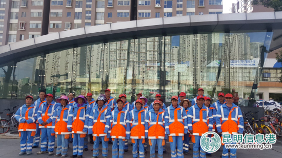 盤龍區(qū)京環(huán)盤宸公司為1200余名環(huán)衛(wèi)工人發(fā)放“冬裝”棉服