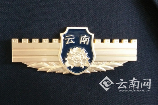 昆明城管全面換裝 8位數(shù)胸號利于市民監(jiān)督 昆明城管全面換裝 8位數(shù)胸號利于市民監(jiān)督