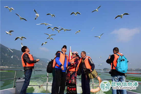 “最美開湖季粉絲團(tuán)”泛舟滇池 攝影發(fā)燒友感受開湖盛景