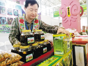 高原山水陽(yáng)光 育出致富林果 高原山水陽(yáng)光 育出致富林果