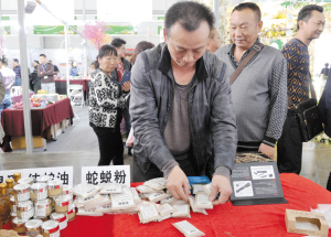 昆明特色中藥材產(chǎn)品農(nóng)博會上受青睞 昆明特色中藥材產(chǎn)品農(nóng)博會上受青睞