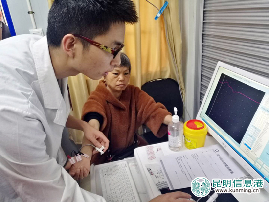 官渡區(qū)人民醫(yī)院內(nèi)二科開展糖尿病義診活動(dòng)