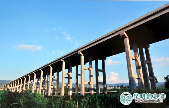 昆明發(fā)力區(qū)域性國際綜合交通樞紐建設(shè) 地鐵4號線9個車站已封頂