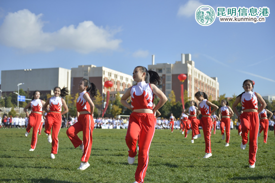 云南中醫(yī)學(xué)院第十九屆田徑運(yùn)動(dòng)會(huì)開(kāi)幕 1209名師生參賽