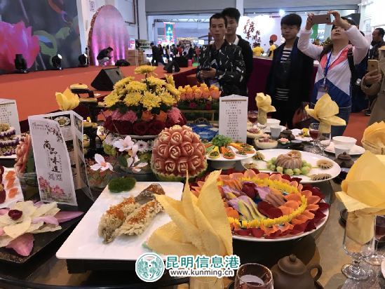 現(xiàn)場展示的鮮花宴令人垂涎欲滴。