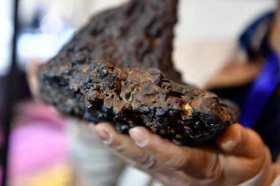 “香格里拉隕石”現(xiàn)身成都 專家回應：假的