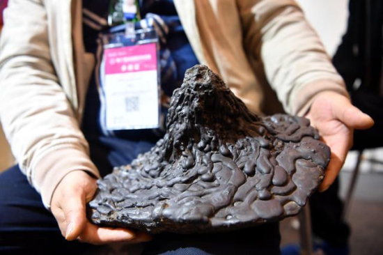 “香格里拉隕石”現(xiàn)身成都 專家回應：假的