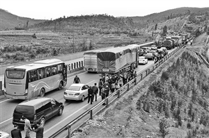 新昆楚高速預(yù)計(jì)后年建成通車 緩解滇西方向交通擁堵 新昆楚高速預(yù)計(jì)后年建成通車 緩解滇西方向交通擁堵