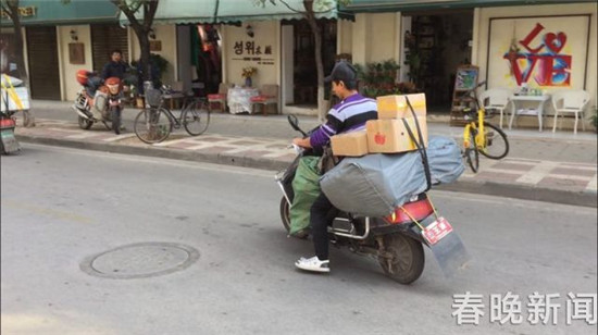 昆明快遞小哥連車帶貨被偷