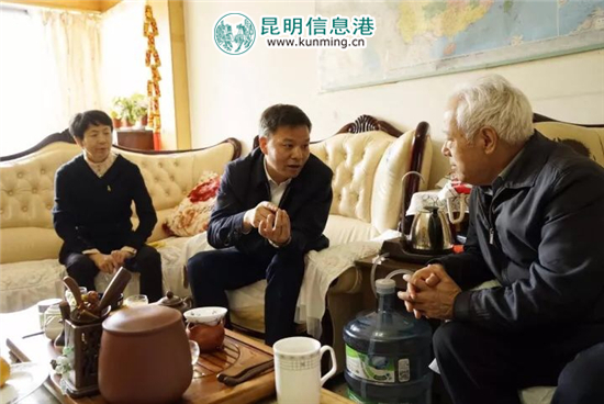 昆明市公安局局長周建忠走訪慰問退休老干部 昆明市公安局局長周建忠走訪慰問退休老干部