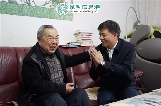 昆明市公安局局長周建忠走訪慰問退休老干部 昆明市公安局局長周建忠走訪慰問退休老干部