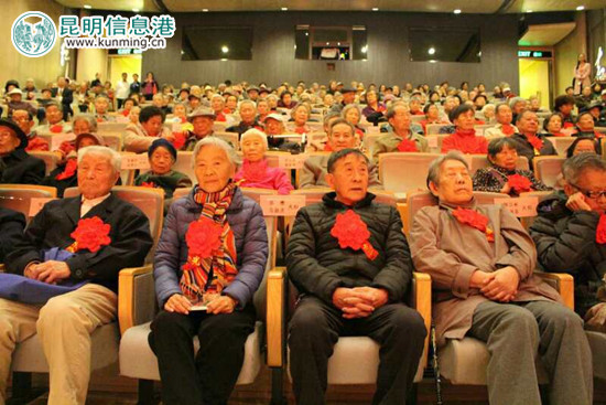 昆明理工大學(xué)為265對(duì)老教師舉辦金婚慶典 昆明理工大學(xué)為265對(duì)老教師舉辦金婚慶典