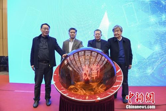 嘉賓共同啟動(dòng)“改革在身邊”手機(jī)攝影大賽網(wǎng)絡(luò)展覽