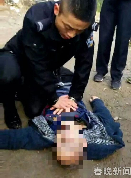 “絕望”老漢冬日跳河輕生 鹽津兩輔警忙跳水救人 “絕望”老漢冬日跳河輕生 鹽津兩輔警忙跳水救人