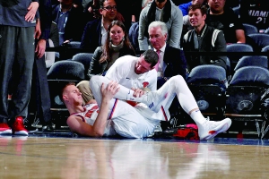 NBA波爾津吉斯扭傷腳踝 傷處超過90度扭曲