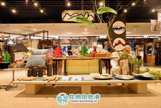 傳統(tǒng)手藝賦予現(xiàn)代創(chuàng)意 拾翠打造人人能用的滇文化工藝品 傳統(tǒng)手藝賦予現(xiàn)代創(chuàng)意 拾翠打造人人能用的滇文化工藝品