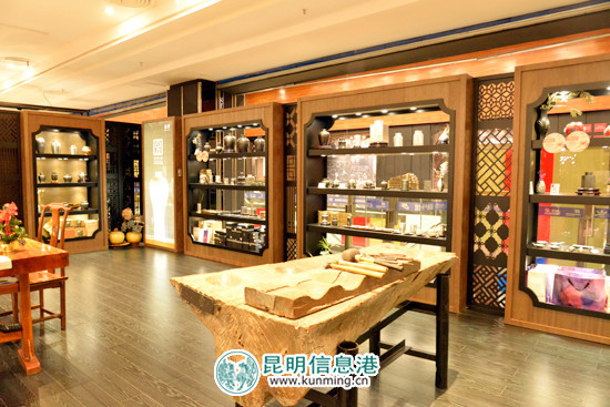 傳統(tǒng)手藝賦予現(xiàn)代創(chuàng)意 拾翠打造人人能用的滇文化工藝品 傳統(tǒng)手藝賦予現(xiàn)代創(chuàng)意 拾翠打造人人能用的滇文化工藝品