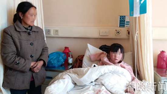 小潔母親在醫(yī)院陪護(hù)