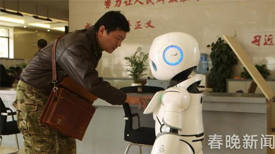 打官司跟“他”走 云南法院系統(tǒng)擁有首個(gè)智能導(dǎo)訴機(jī)器人