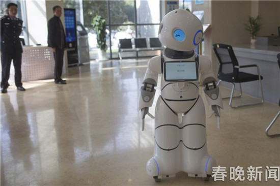 打官司跟“他”走 云南法院系統(tǒng)擁有首個(gè)智能導(dǎo)訴機(jī)器人