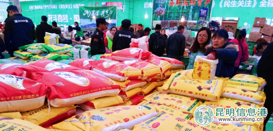 “流動(dòng)農(nóng)博會(huì)”亮相呈貢 優(yōu)質(zhì)農(nóng)副產(chǎn)品價(jià)格多實(shí)惠