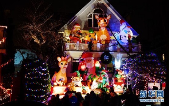 紐約布魯克林“圣誕小鎮(zhèn)”盛裝迎圣誕