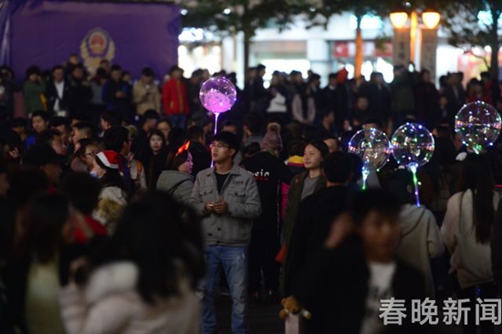 再無(wú)飛雪！昆明連續(xù)兩年文明過(guò)“平安夜”