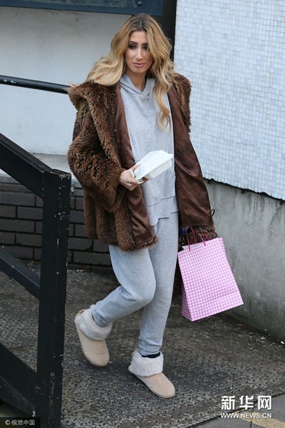 雪地靴幫你在這個(gè)冬天暖成一把火