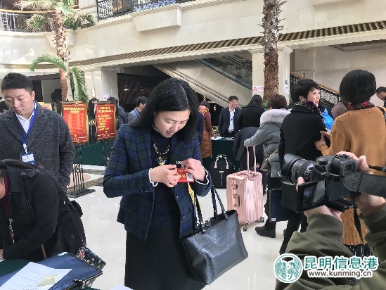 市人大代表陸續(xù)報到 為昆明建設(shè)區(qū)域性國際中心城市建言獻(xiàn)策