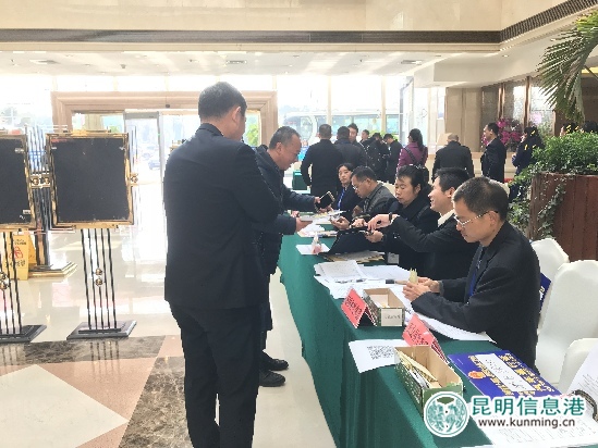 市人大代表陸續(xù)報到 為昆明建設(shè)區(qū)域性國際中心城市建言獻(xiàn)策