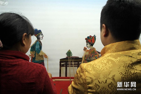 云南騰沖：古老皮影在逆境中復(fù)興