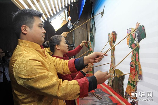 云南騰沖：古老皮影在逆境中復(fù)興