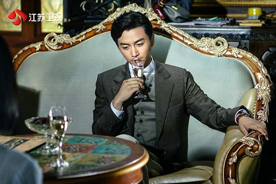 《紅薔薇》陳曉西裝革履凹出最帥造型 《紅薔薇》陳曉西裝革履凹出最帥造型