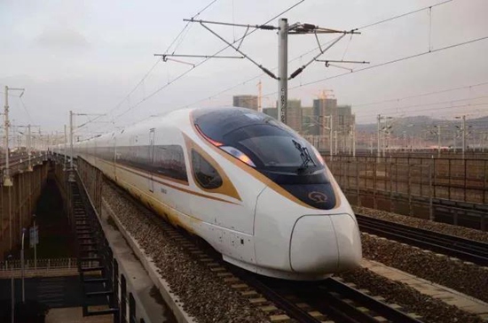 世界最快高鐵“復(fù)興號(hào)”昆明首秀 Wifi全覆蓋 世界最快高鐵“復(fù)興號(hào)”昆明首秀 Wifi全覆蓋